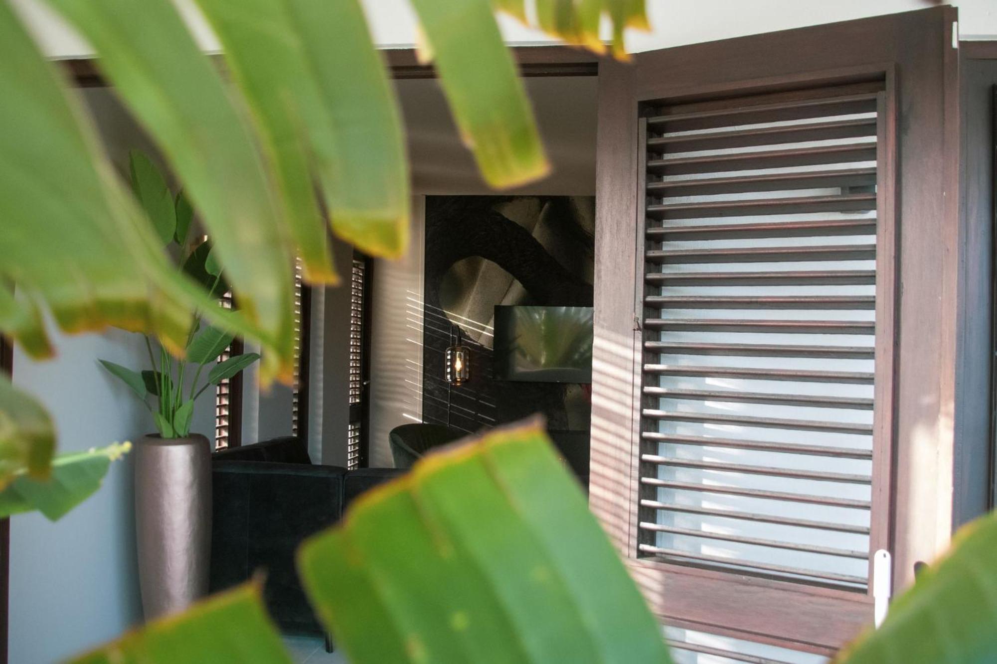 Major. Suites Curacao ウィレムスタッド エクステリア 写真